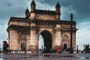 A video is being shared widely showing flooding at the Gateway of India due to heavy rains.